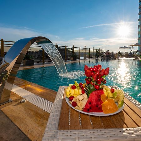 Ramada By Wyndham Istanbul Pera Taksim Hotel Kültér fotó Rooftop pool