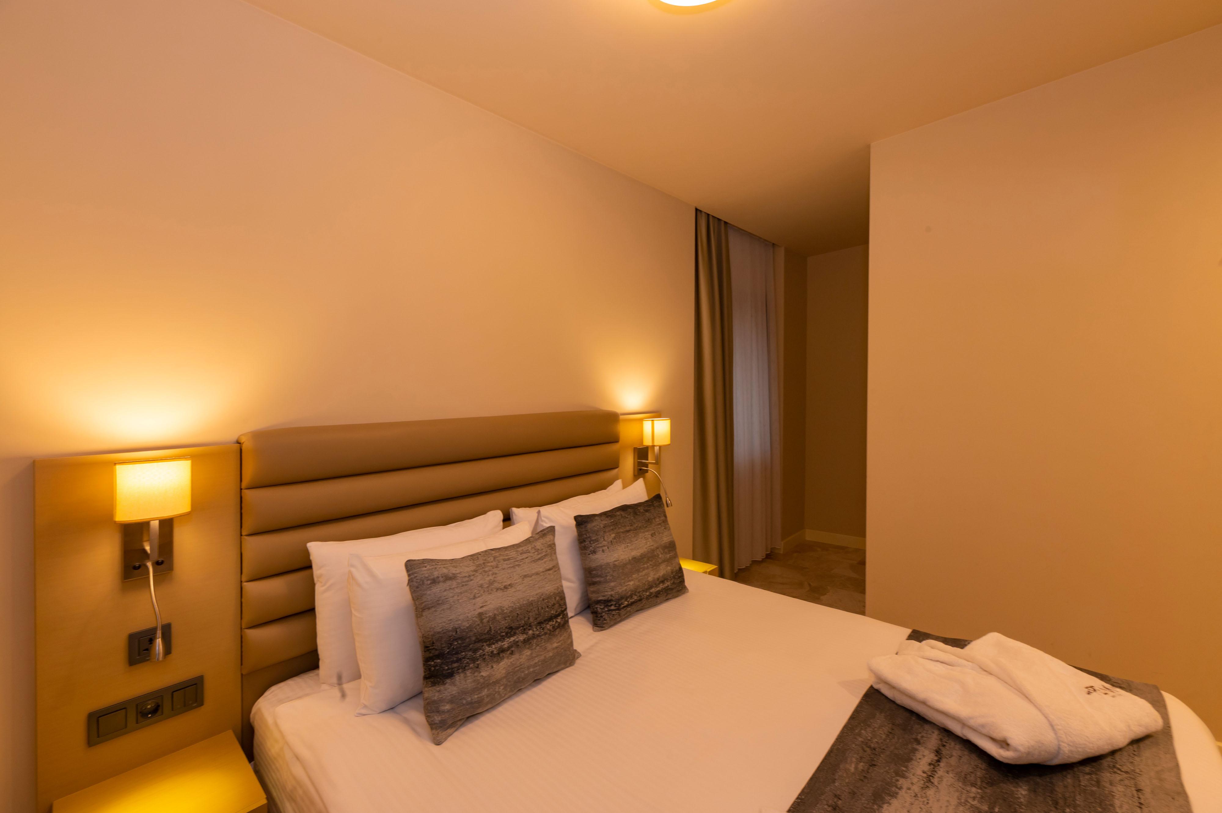 Ramada By Wyndham Istanbul Pera Taksim Hotel Kültér fotó A room at the hotel