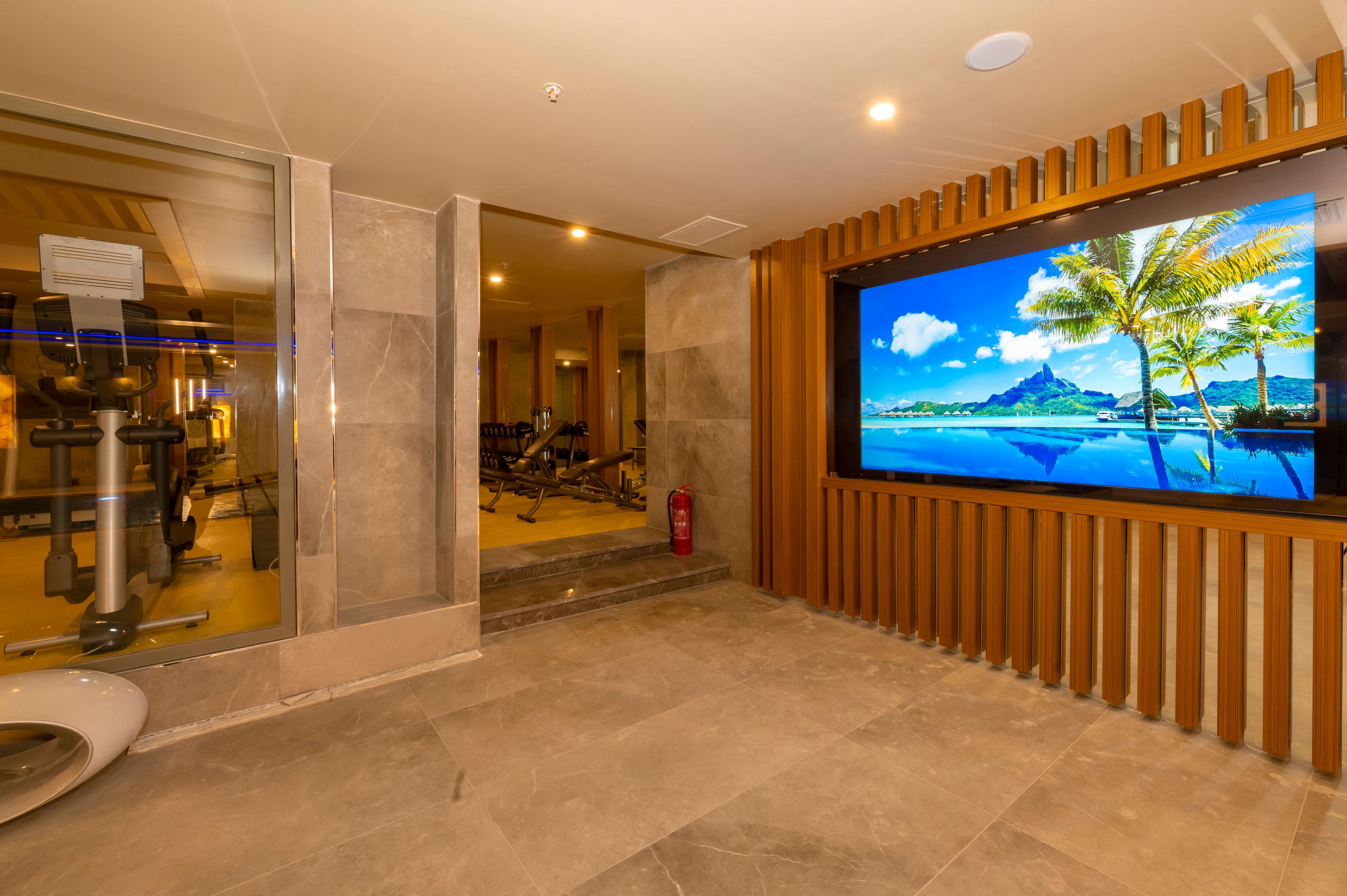 Ramada By Wyndham Istanbul Pera Taksim Hotel Kültér fotó The Fitness Studio