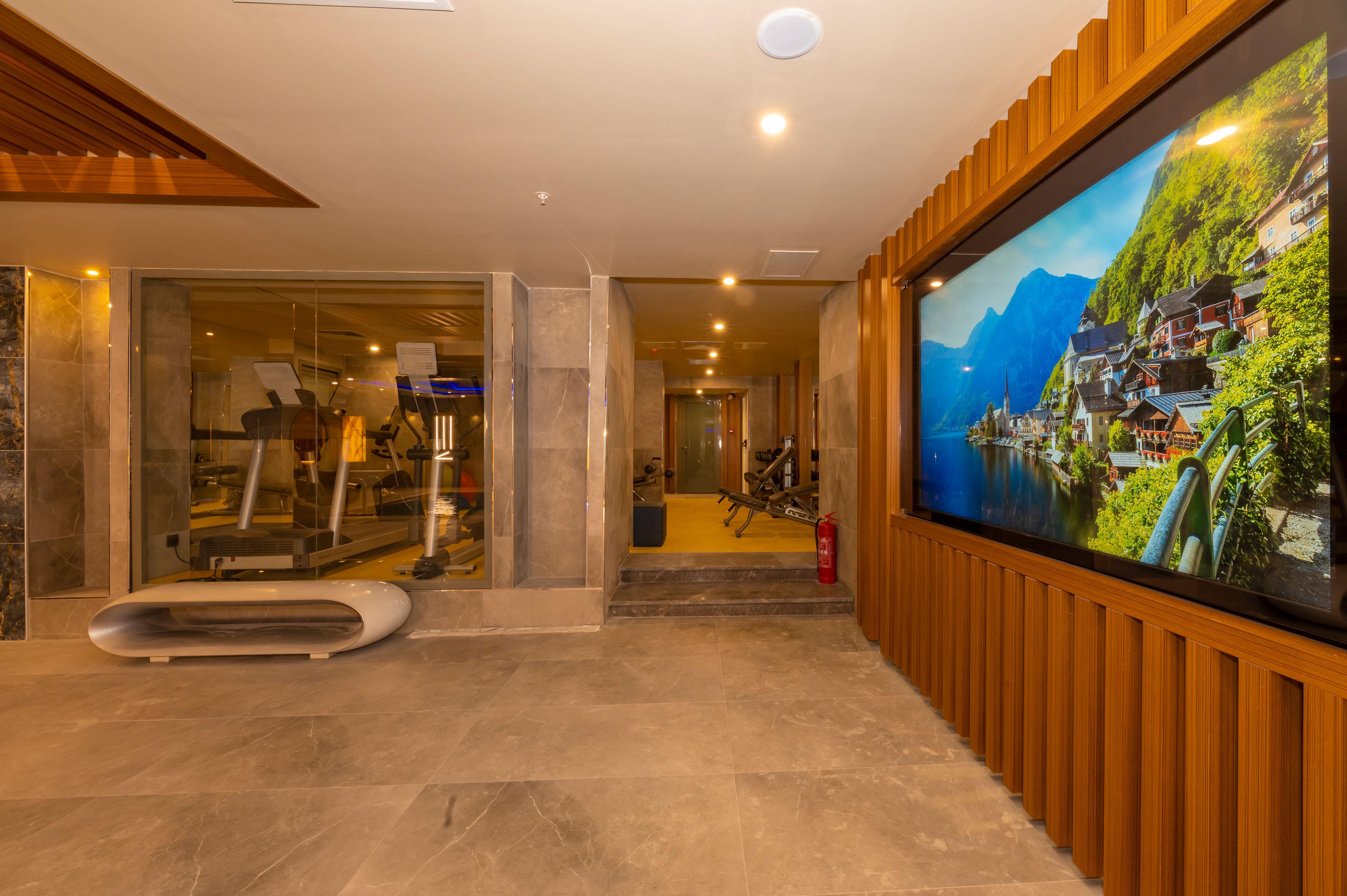 Ramada By Wyndham Istanbul Pera Taksim Hotel Kültér fotó The hotel's gym