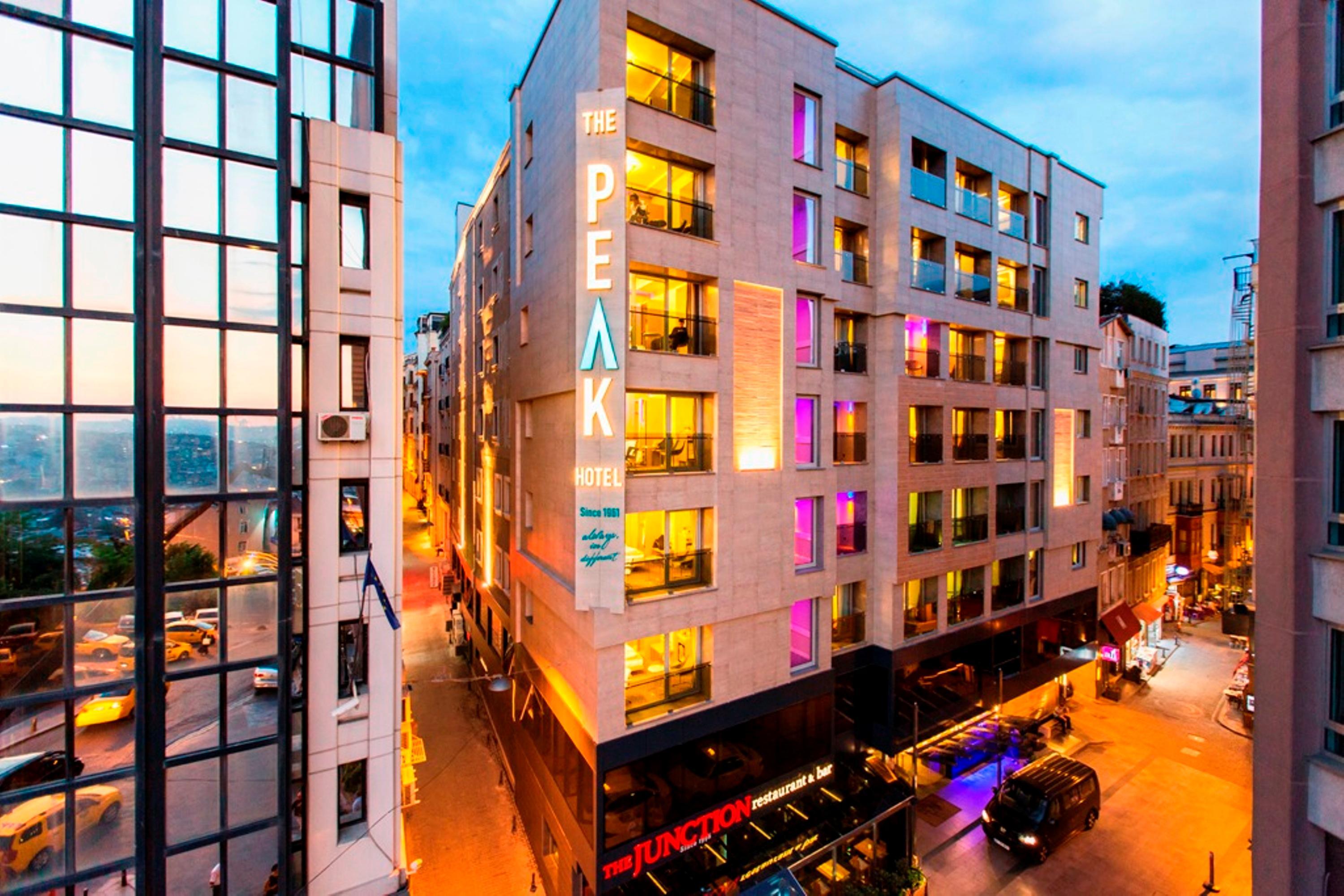 Ramada By Wyndham Istanbul Pera Taksim Hotel Kültér fotó The Peak Hotel