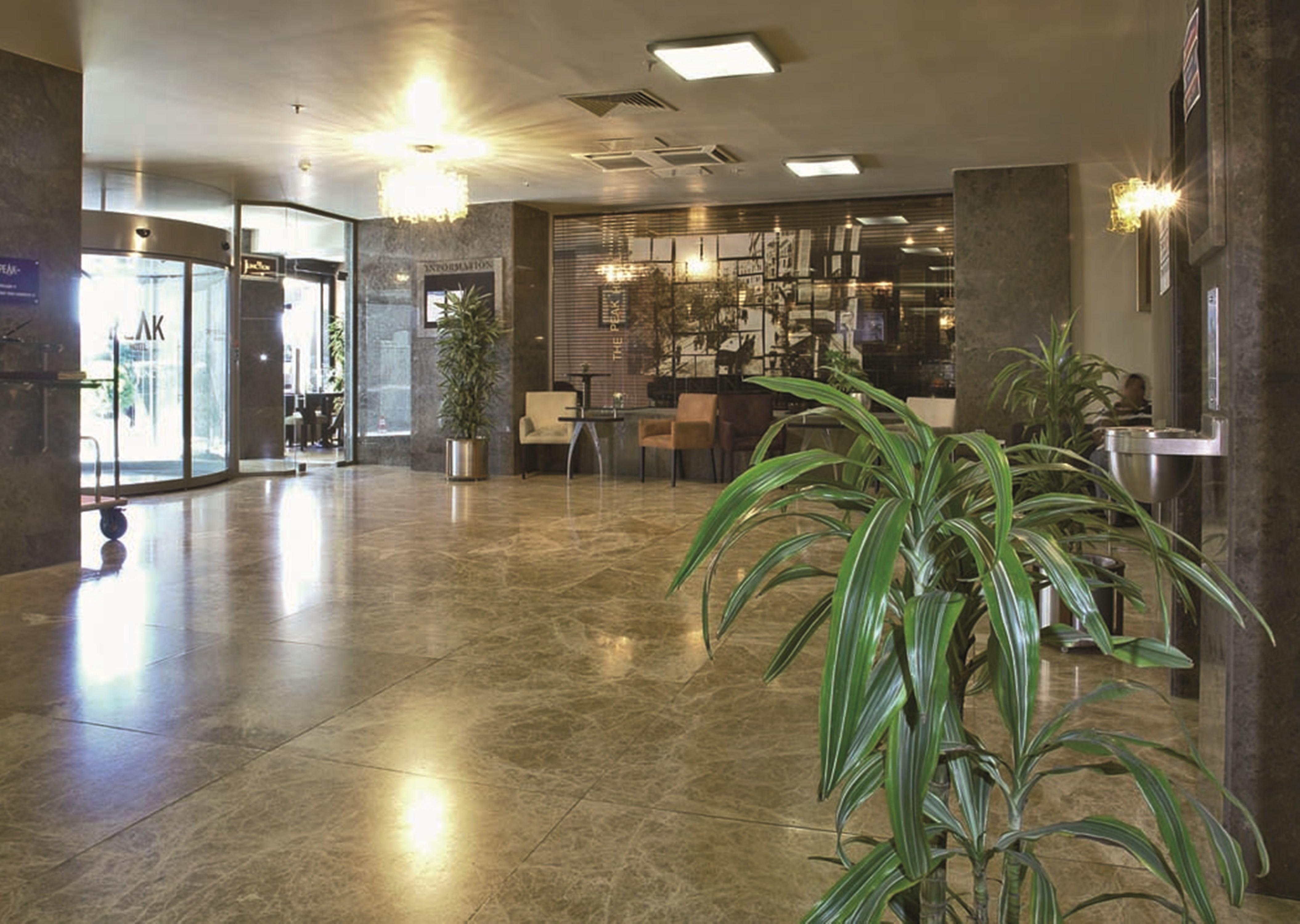 Ramada By Wyndham Istanbul Pera Taksim Hotel Kültér fotó The hotel lobby