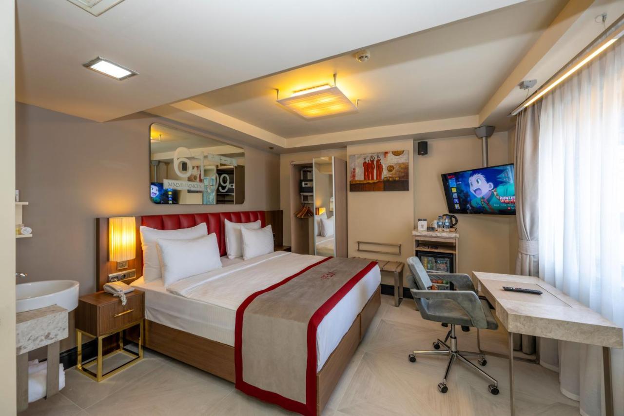 Ramada By Wyndham Istanbul Pera Taksim Hotel Kültér fotó A room at the hotel