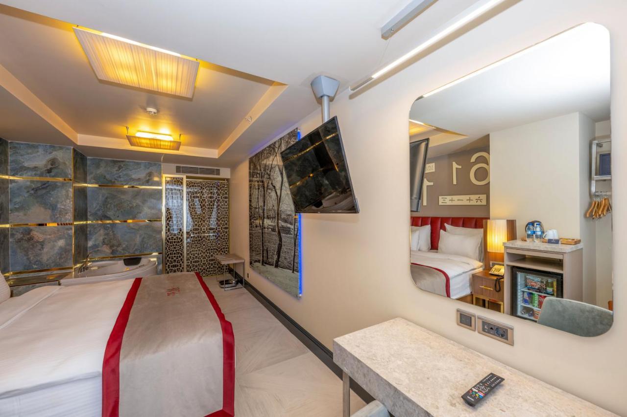 Ramada By Wyndham Istanbul Pera Taksim Hotel Kültér fotó A room at the hotel