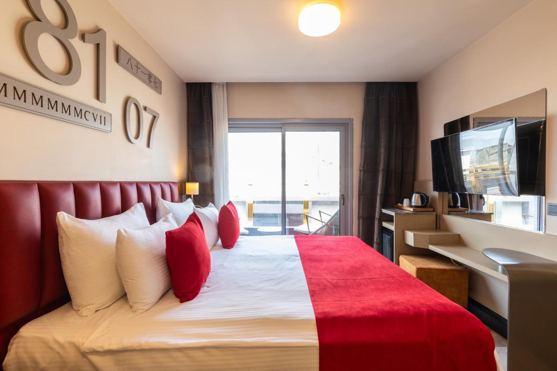Ramada By Wyndham Istanbul Pera Taksim Hotel Kültér fotó Room at the hotel