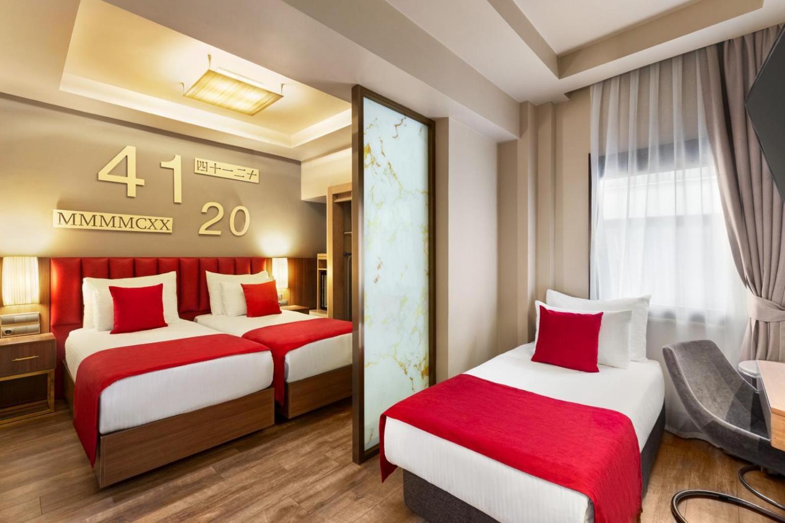 Ramada By Wyndham Istanbul Pera Taksim Hotel Kültér fotó A room at the hotel